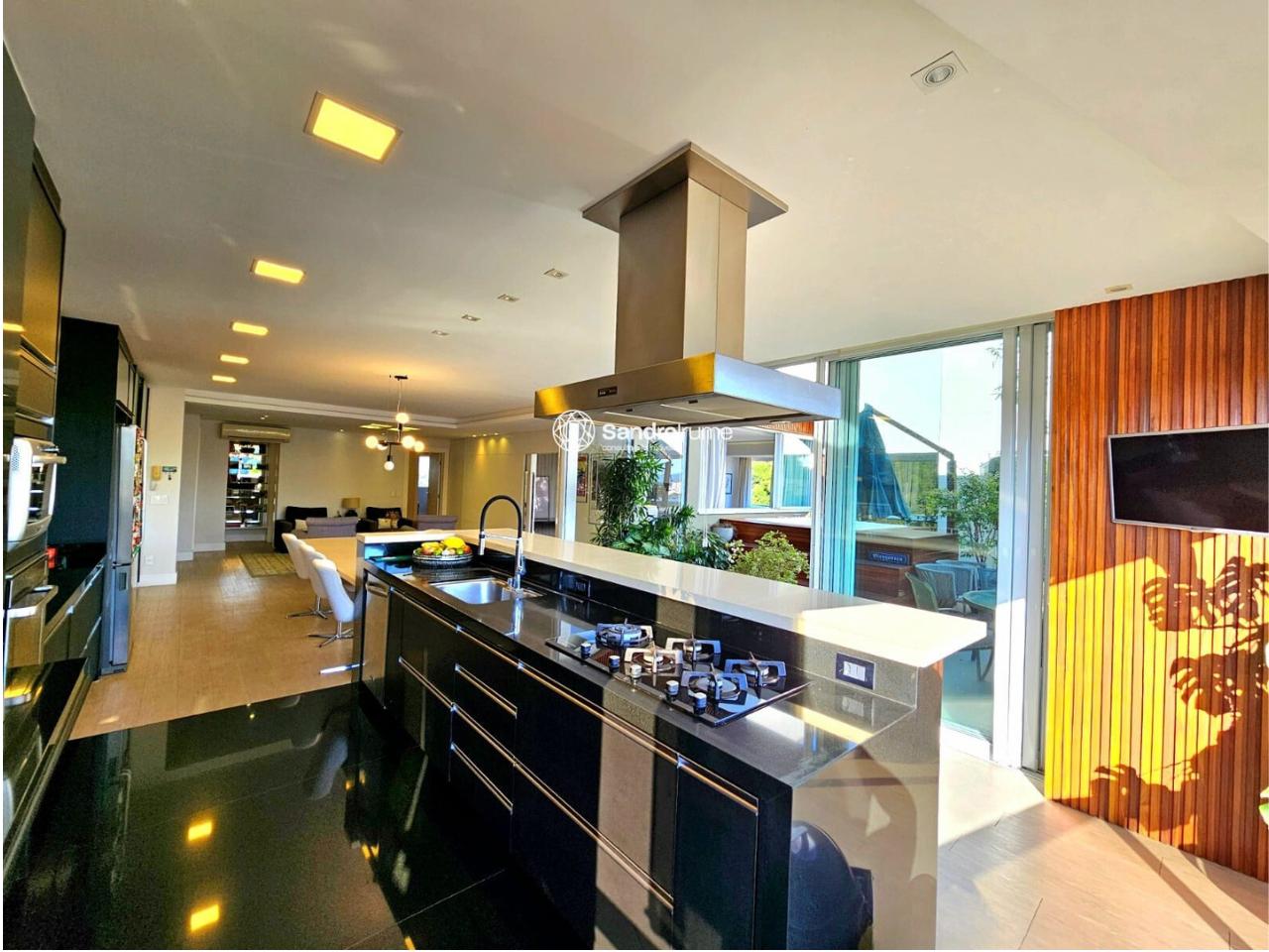 Cobertura, 3 quartos, 247 m² - Foto 1